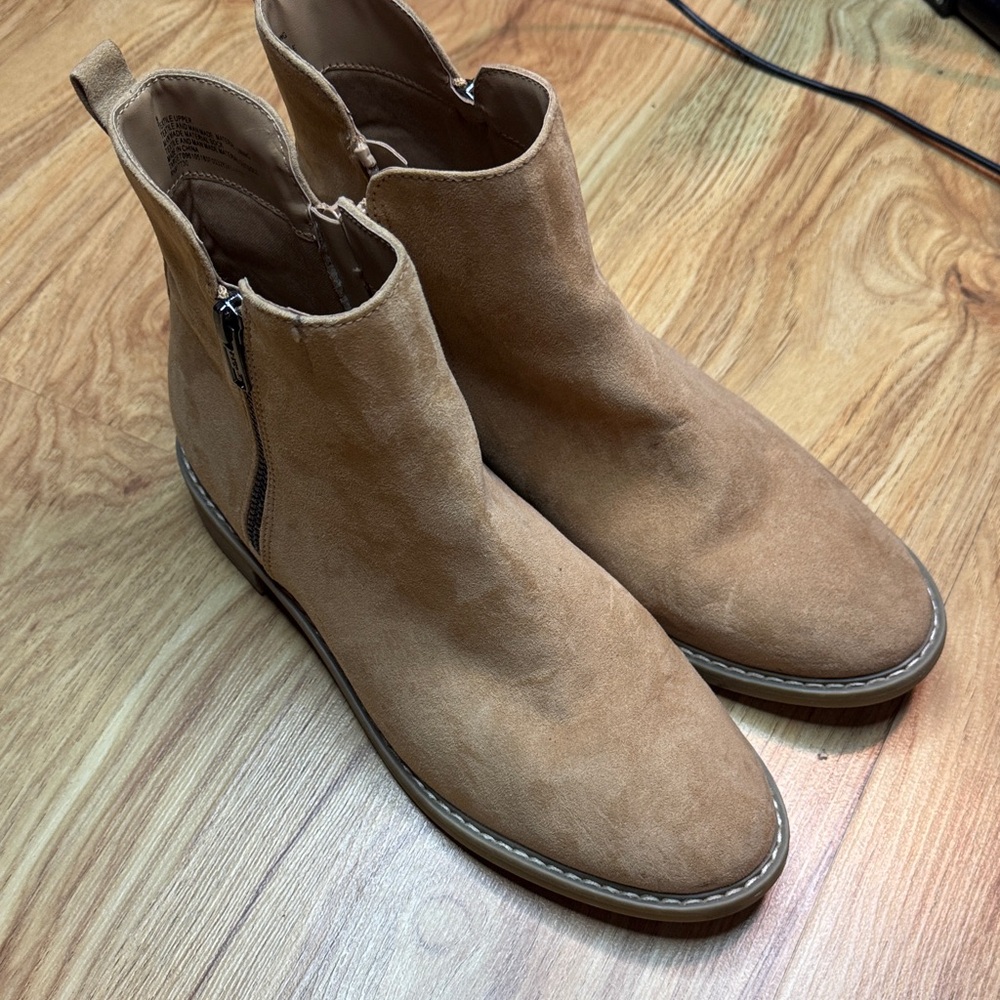 Tan Suede Ankle Boots Universal Thread brand women’s size 9